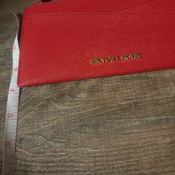 Michael Kors NWOT Jet Set leather wristlet- very bright red! Classic and light - Picture 7 of 9